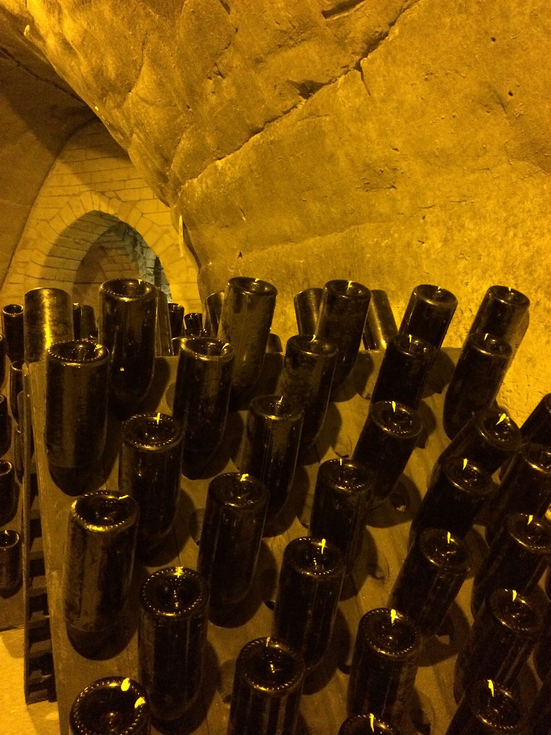 Ingang van Champagne Taittinger bij Saint-Nicaise in Reims